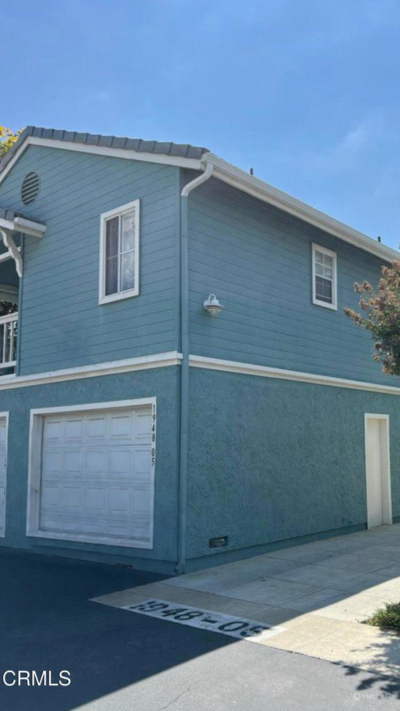 Fixer-upper in Simi Valley! This townhome offers great potential with a spacious floor plan, attached garage, and private patio. Ideal for investors, contractors, or buyers looking to create their own vision. Conveniently located near parks, shopping, dining, and freeway access.