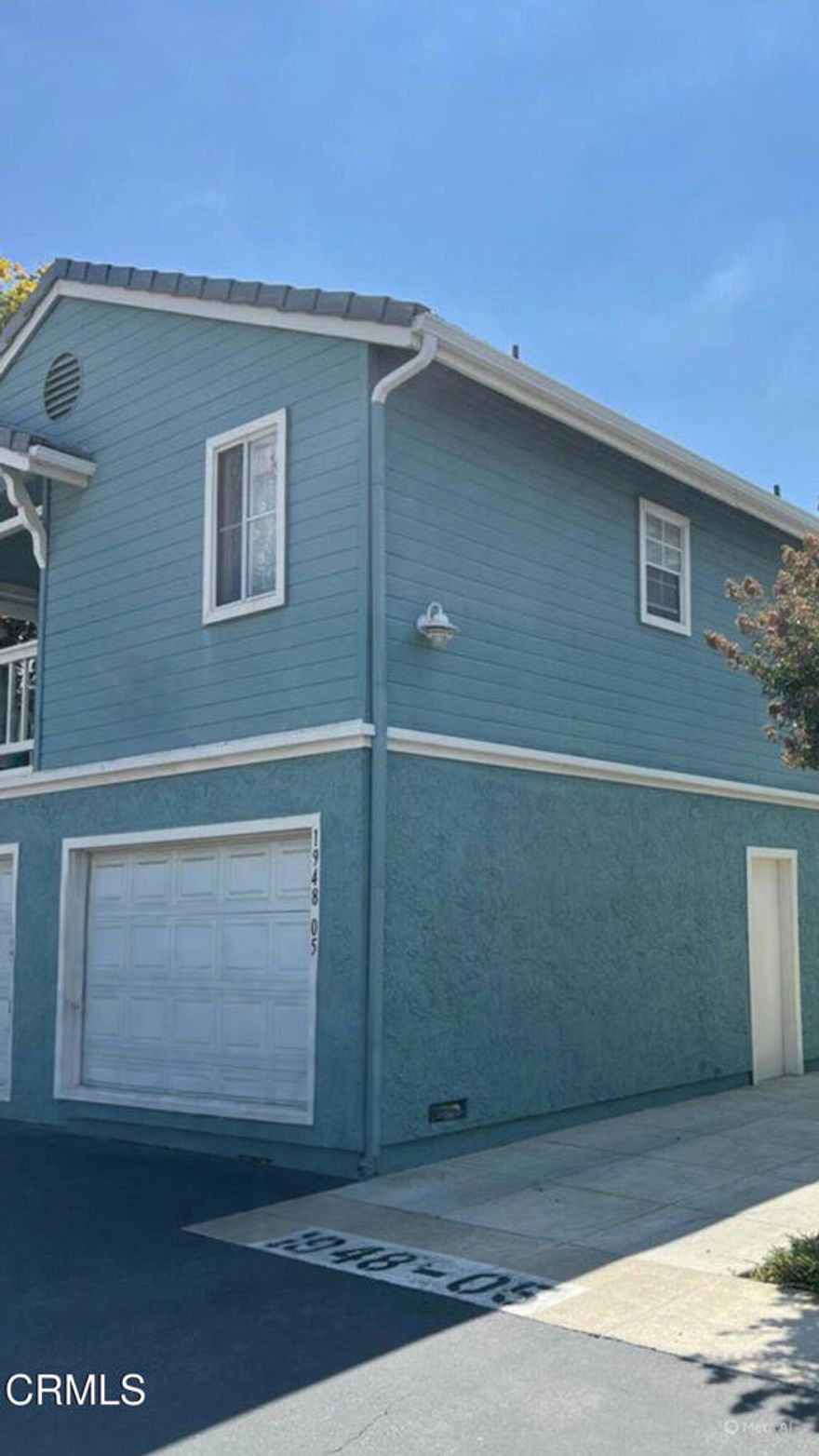 Fixer-upper in Simi Valley! This townhome offers great potential with a spacious floor plan, attached garage, and private patio. Ideal for investors, contractors, or buyers looking to create their own vision. Conveniently located near parks, shopping, dining, and freeway access.