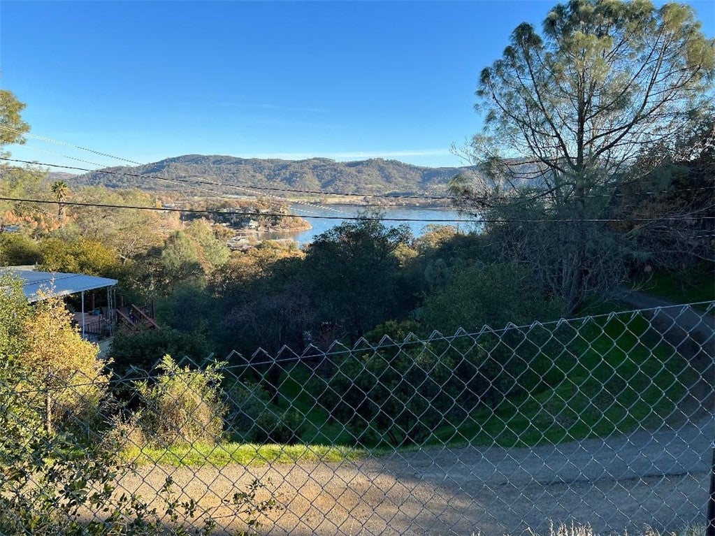 12332 Lakeview Drive
