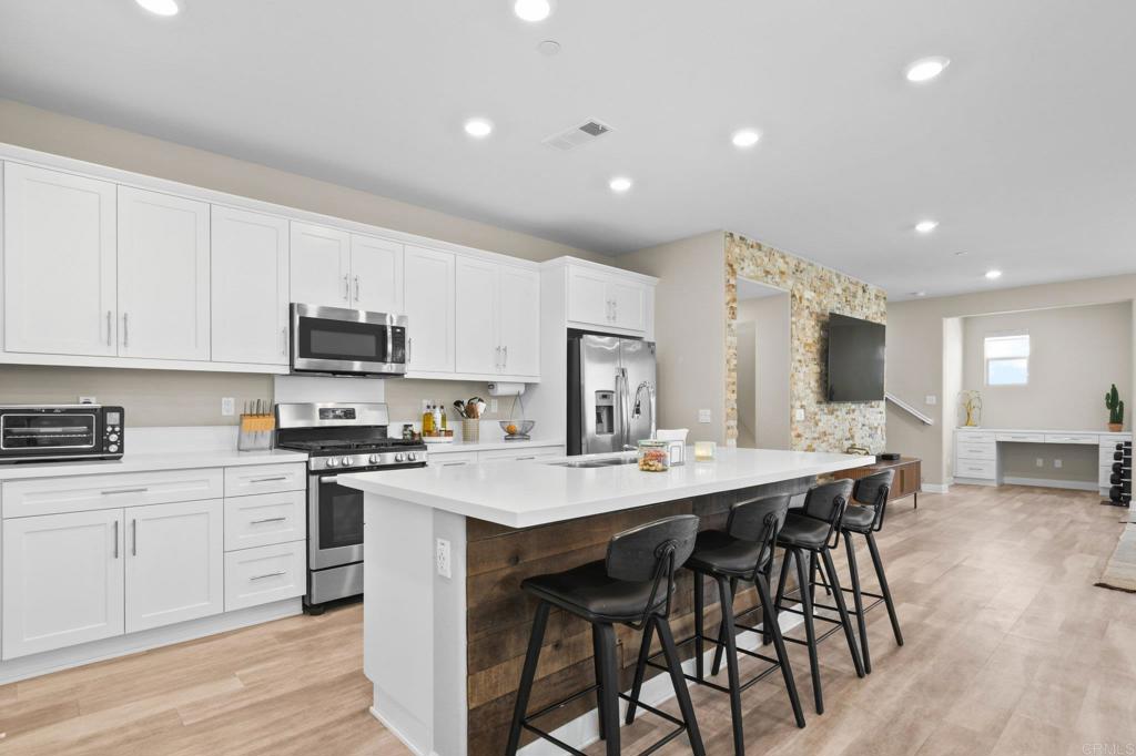 1922 Strata Street 8