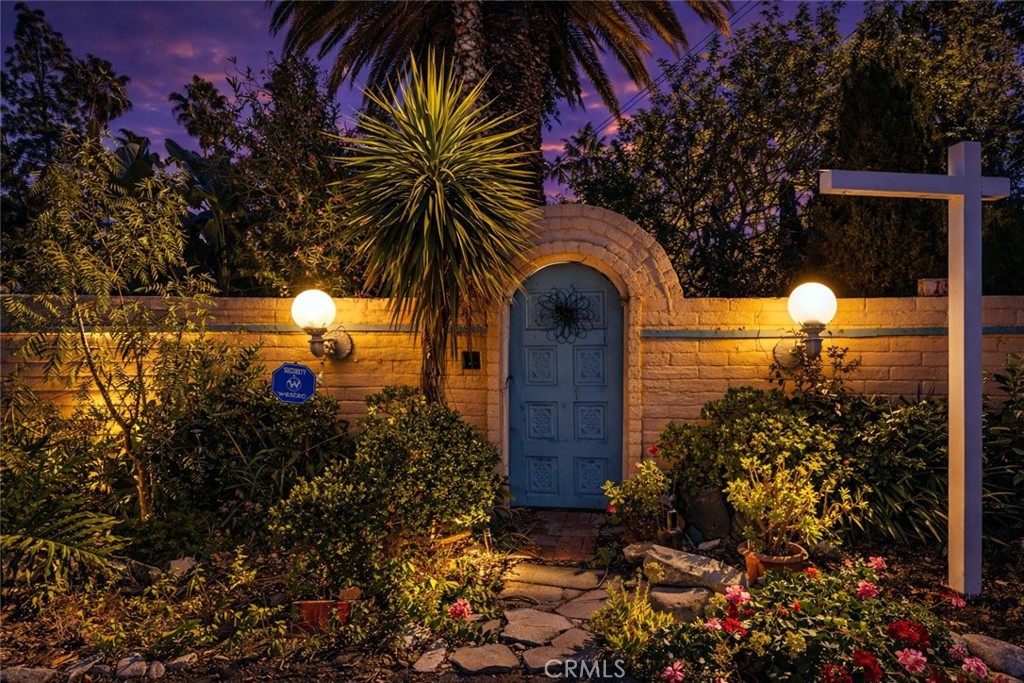 15 La Crescenta Drive