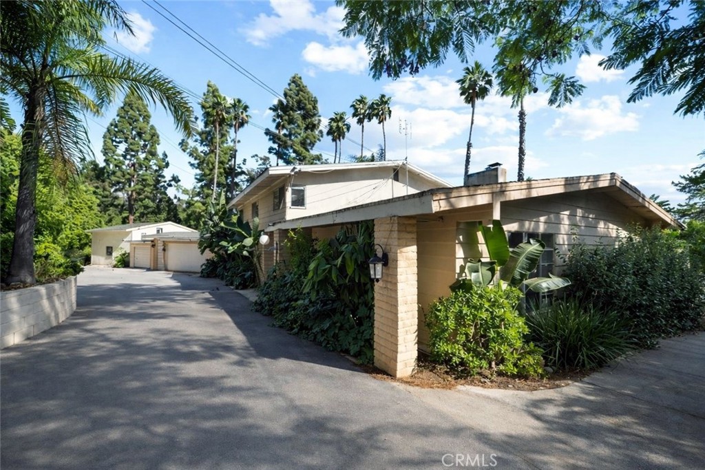 15 La Crescenta Drive