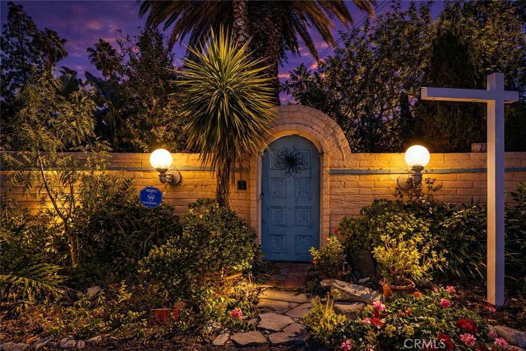 15 La Crescenta Drive