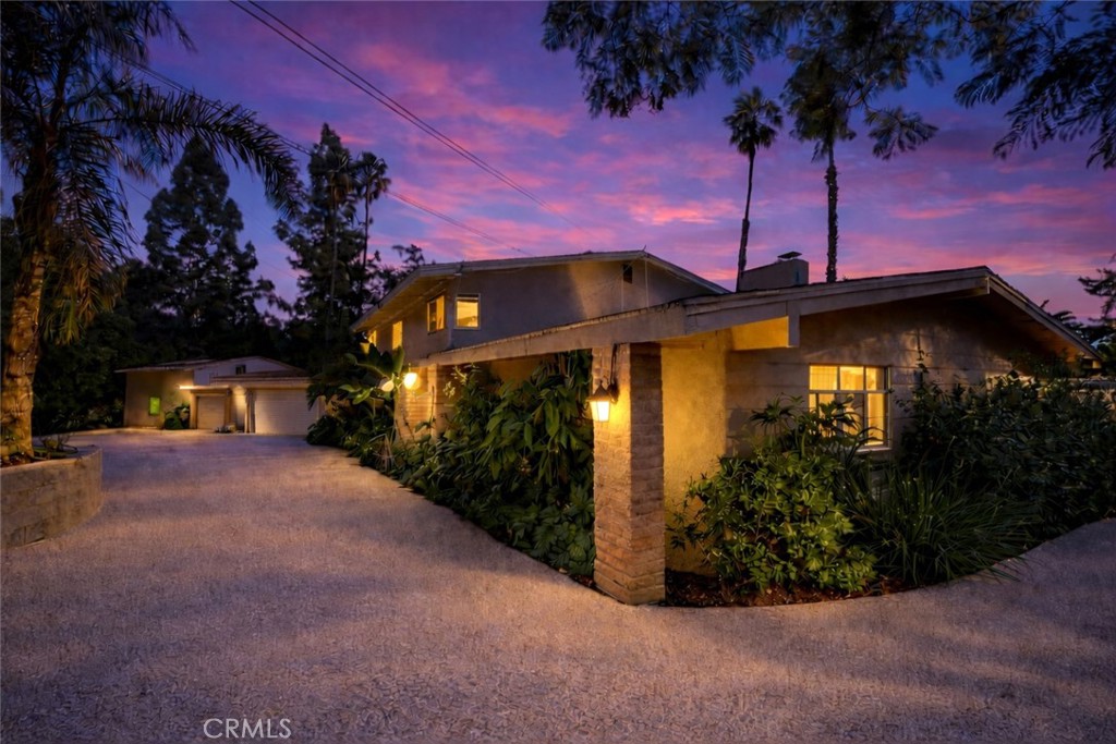 15 La Crescenta Drive