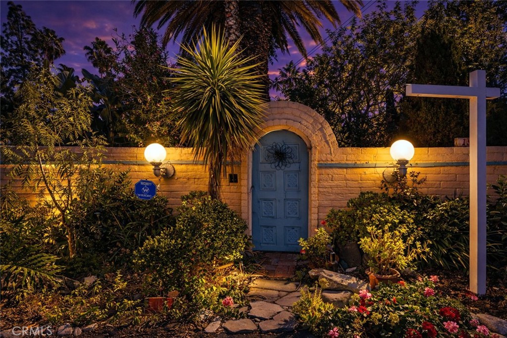 15 La Crescenta Drive