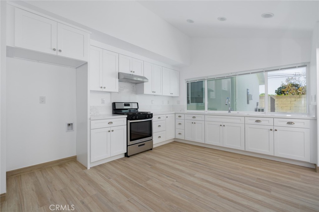 3410 S Woodland Place