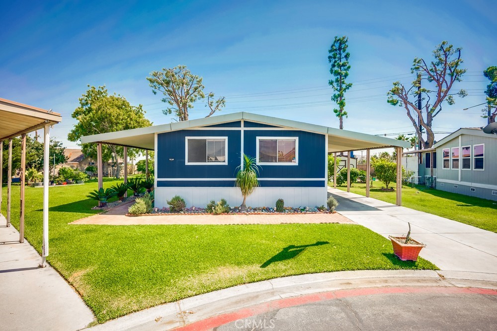 Spacious 3-Bedroom, 2-Bath Home in a Desirable Fontana Community
Welcome to this beautifully remodeled 3-bedroom, 2-bath mobile home offering 1,440 sq. ft. of comfortable living space. Featuring an amazing open-concept kitchen and living area, this home is perfect for both daily living and entertaining.
Step outside to a huge private yard with mature fruit trees—ideal for family gatherings, barbecues, and making lasting memories. Truly one-of-a-kind within the community!
Located in a well-maintained, quiet neighborhood, you’ll enjoy convenient access to shopping centers, restaurants, and Kaiser Hospital.
Community amenities include:
Sparkling swimming pool
Two basketball courts
Pristine, landscaped common areas
Whether you’re a first-time buyer or looking to downsize, this home offers comfort, convenience, and affordability in one perfect package.
?? Don’t miss this rare opportunity—schedule your private showing today!