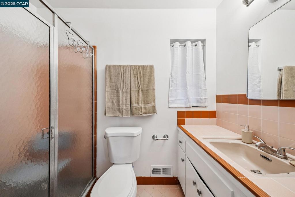 OAKLAND - Residential