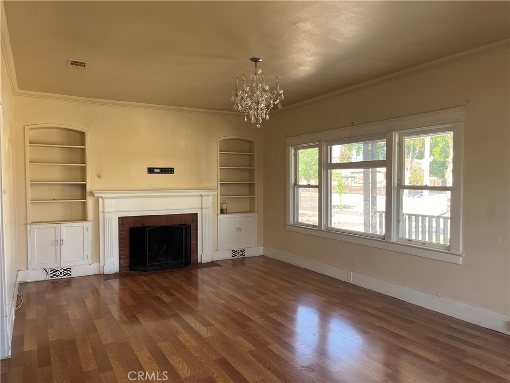 323 S Harvard