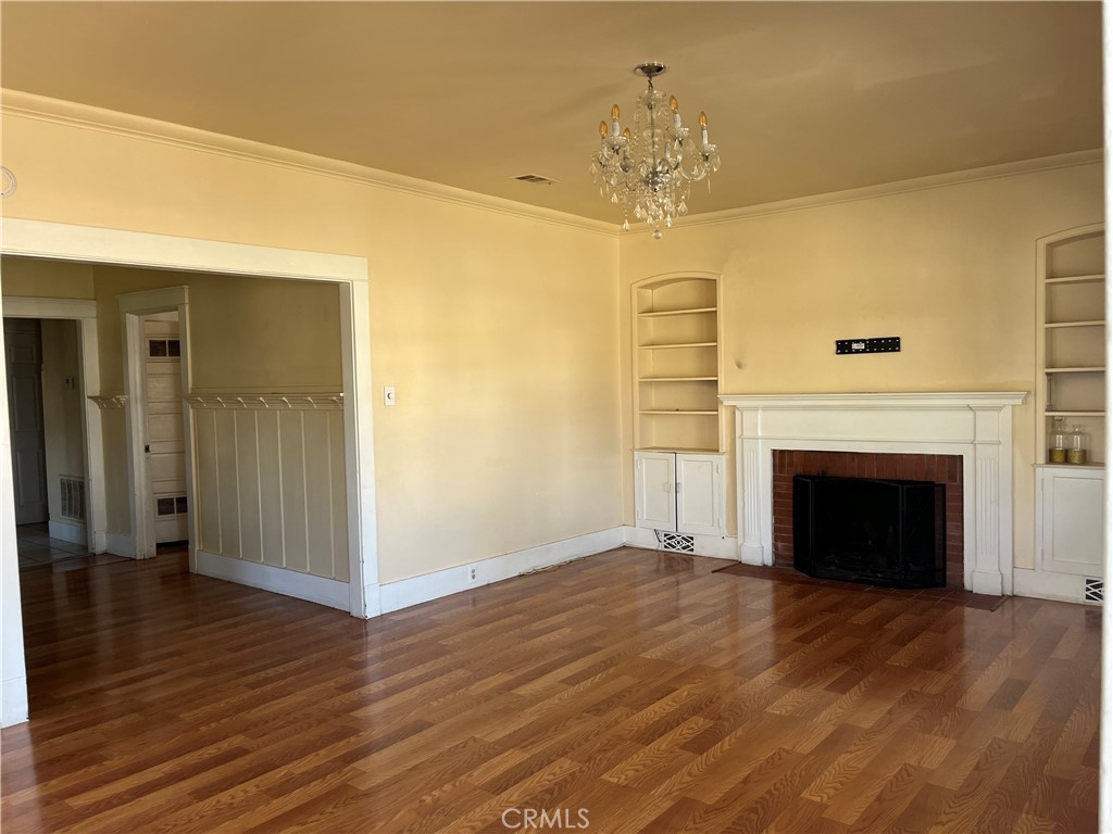 323 S Harvard