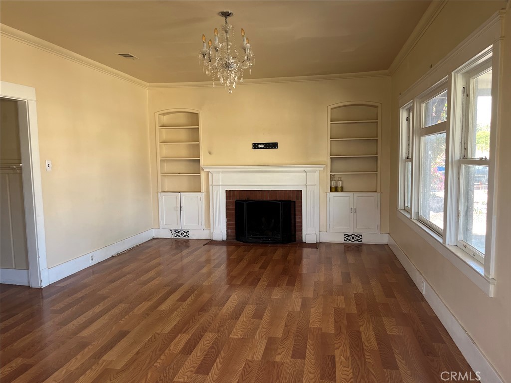 323 S Harvard
