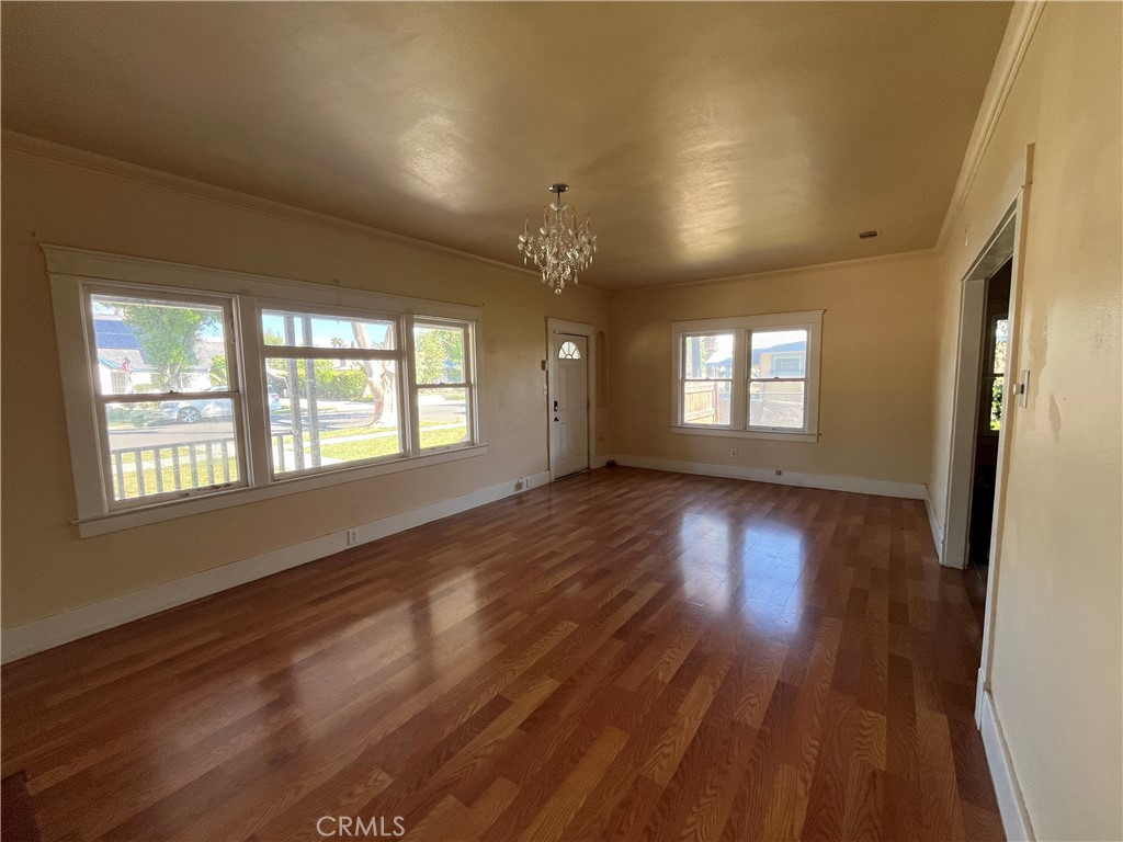 323 S Harvard