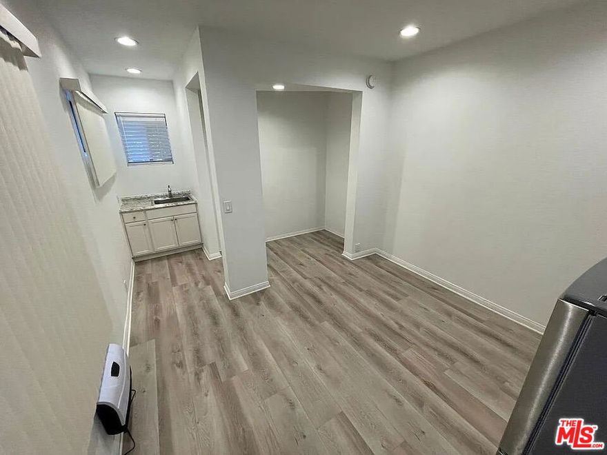 This studio is located one block east of Pacific Ave in beautiful Marina del Rey. 2 minute walk to beach. Water & Electricity included in rent. Street Parking.