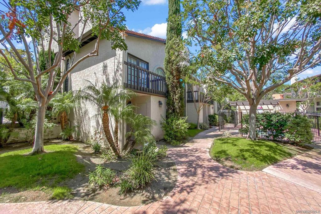 La Costa - Residential