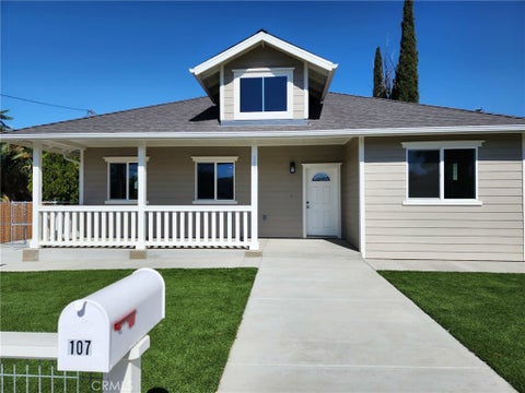 Photo of 107 N Poe ST, Lake Elsinore, CA 92530 (MLS # RS26202062)