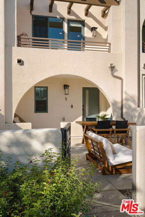 2911 Exposition Place 3