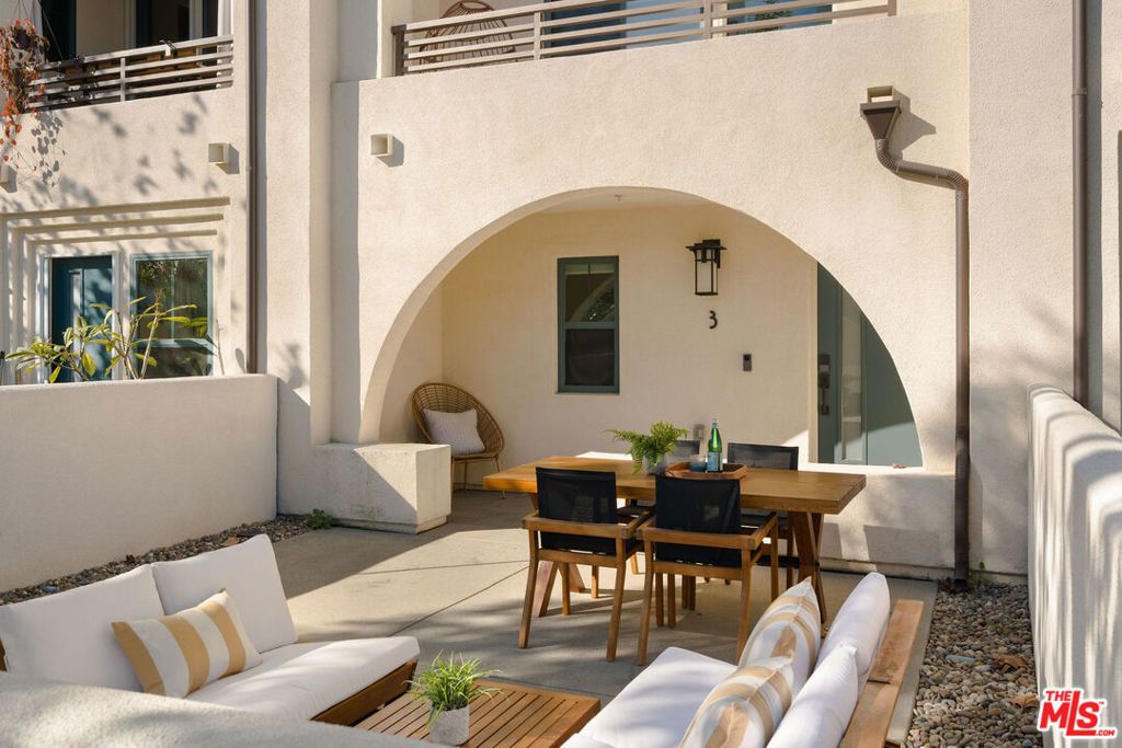 Photo of 2911 Exposition Place #3, Los Angeles, CA 90018 (MLS # 26638463)