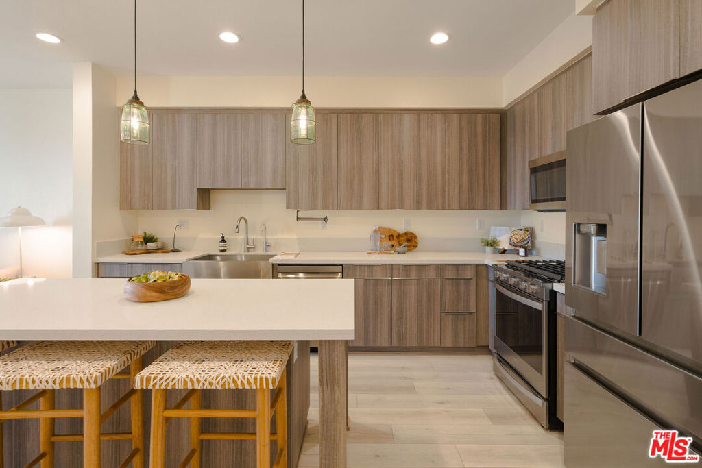 2911 Exposition Place 3