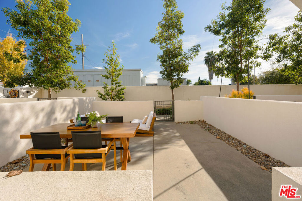 2911 Exposition Place 3