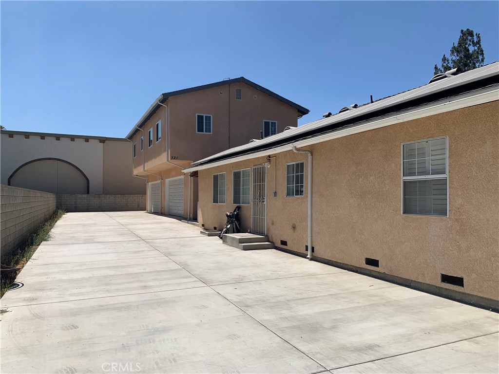 Brand new construction! Detached ADU at the back (#731), 3 b & 3 ba, each bedroom with its own bath, all at the second floor, open floor plan, modern kitchen, central air/heat, tankless water heater. plenty of parking spaces. Just show and move in, won't last long.
