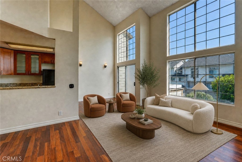 11150 Glenoaks 294