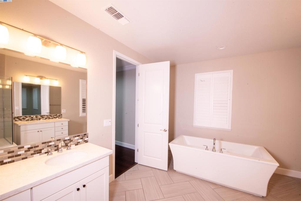 WALLISRANC - Residential Lease