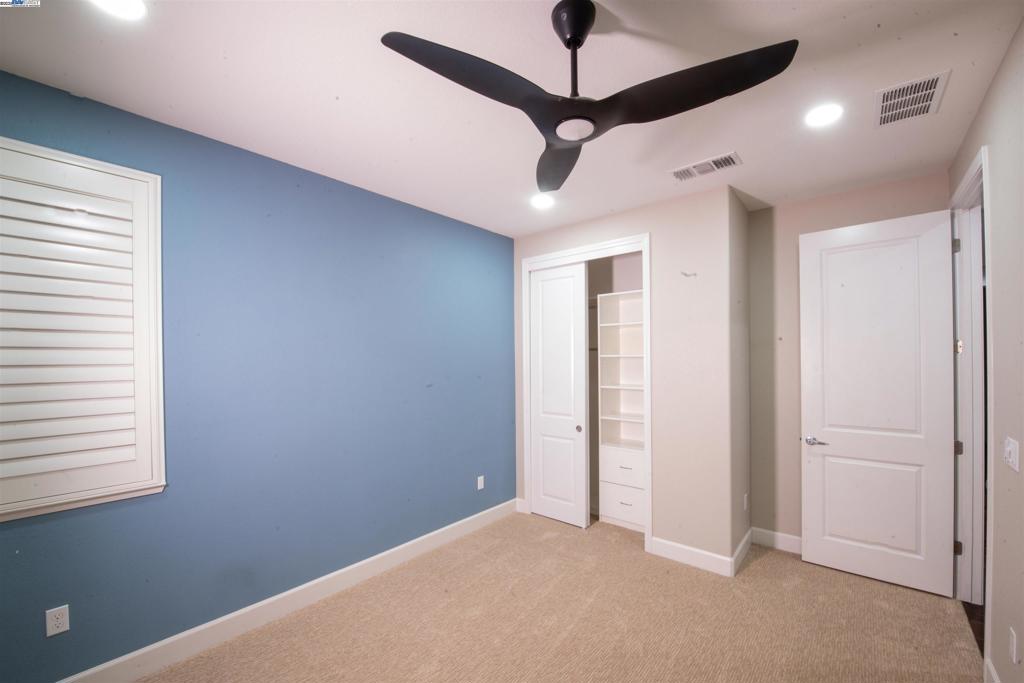 WALLISRANC - Residential Lease