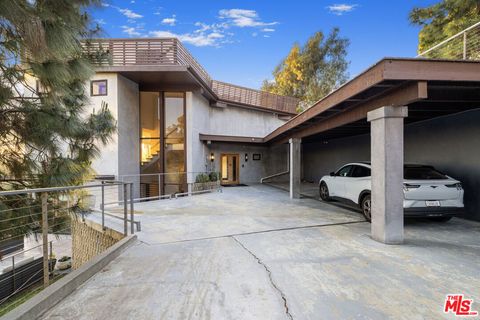 Photo of 1735 Summitridge Dr,, Beverly Hills, CA 90210 (MLS # 25617855)