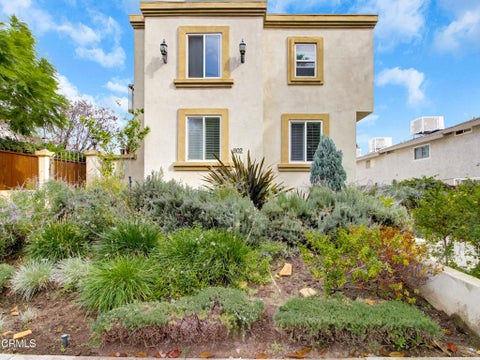 Photo of 802 Magnolia Avenue #1, Pasadena, CA 91106 (MLS # P1-29316)
