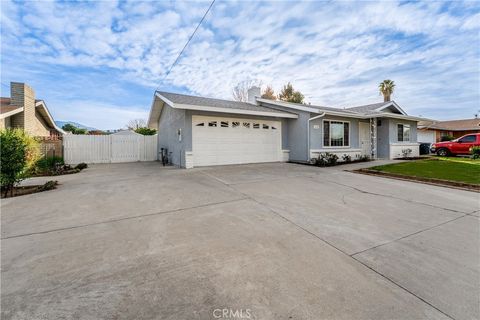 Photo of 638 N Girard St, Hemet, CA 92544 (MLS # CV25278586)