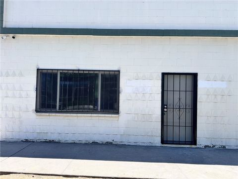 Photo of 18336 GAULT ST, Reseda, CA 91335 (MLS # SR26025511)