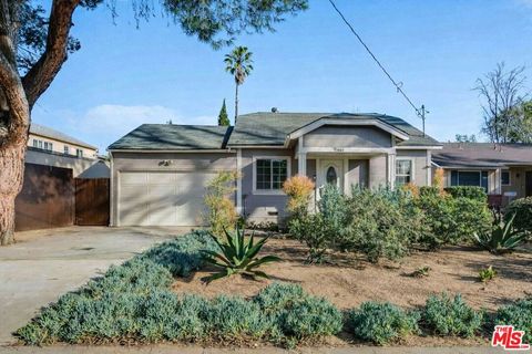 Photo of 14043 Calvert Street, Van Nuys, CA 91401 (MLS # 26652601)