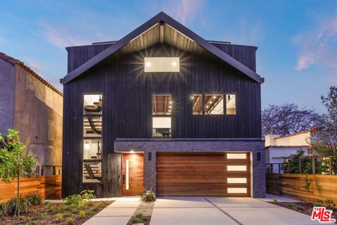 Photo of 2530 Beverley Avenue, Santa Monica, CA 90405 (MLS # 25590311)