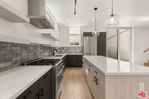 Photo of 730 Indiana Avenue, Los Angeles, CA 90291 (MLS # 26866489)