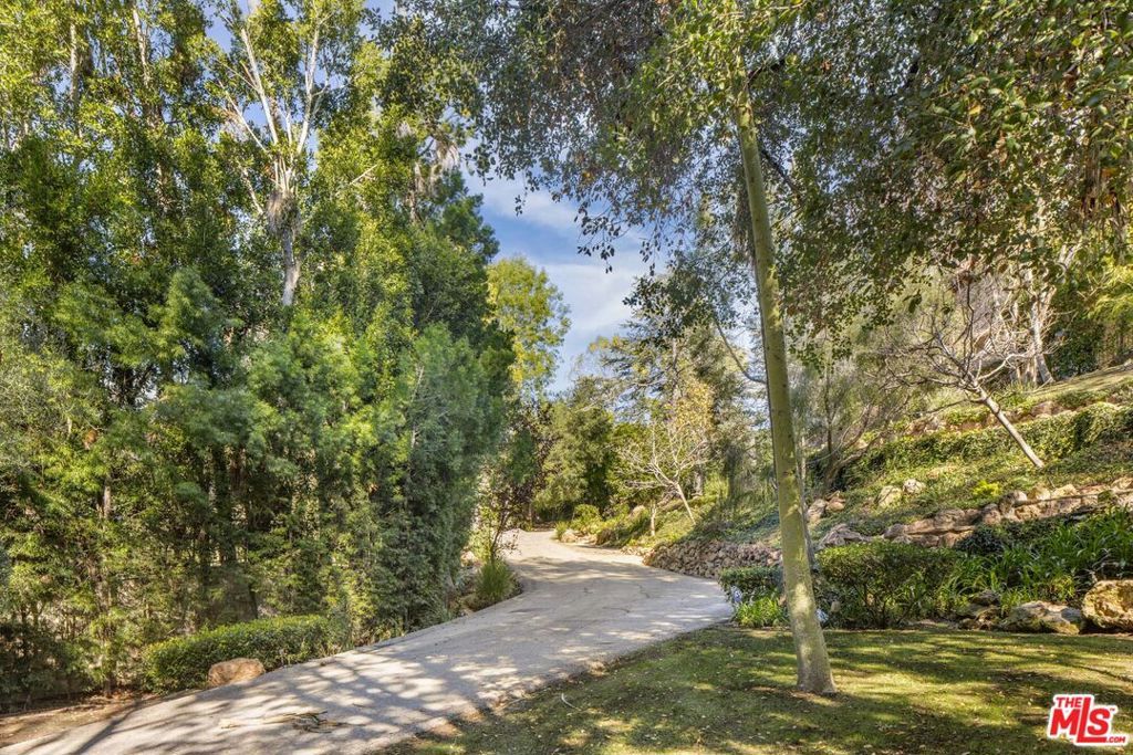 Photo of 560 N Beverly Glen Boulevard, Los Angeles, CA 90077 (MLS # 26632759)