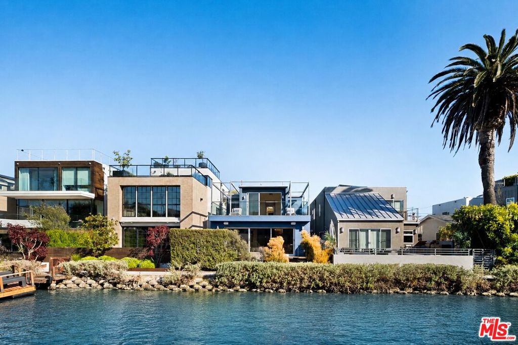 230 Carroll Canal Walk, Venice CA 90291