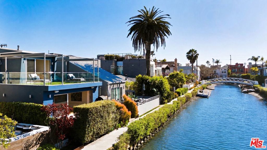 230 Carroll Canal Walk