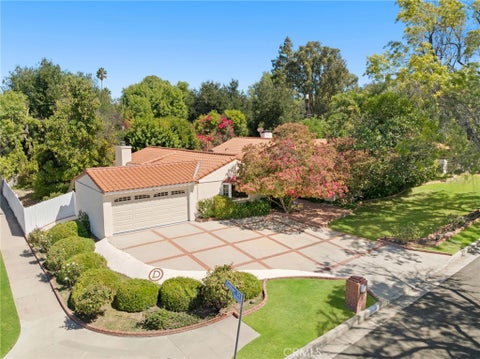 Photo of 5220 Collier Place, Woodland Hills, CA 91356 (MLS # SR26203258)