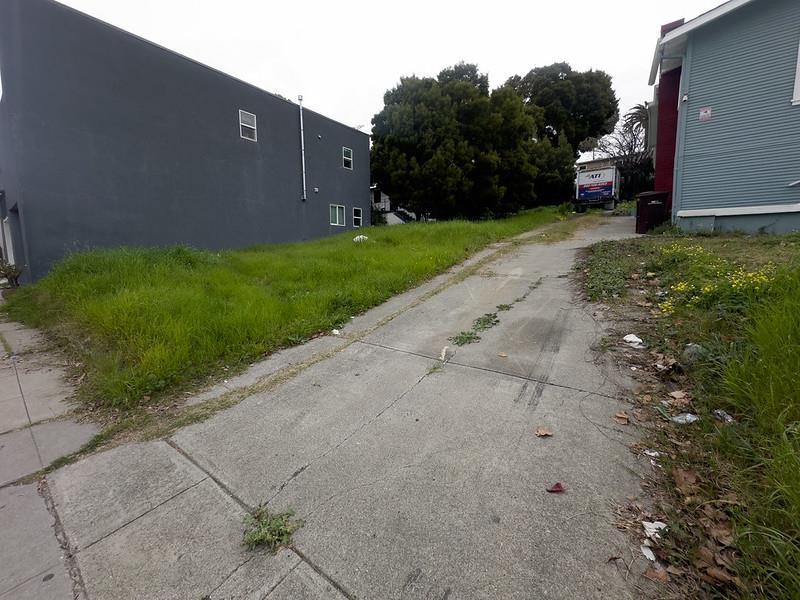 Macarthur Blvd
