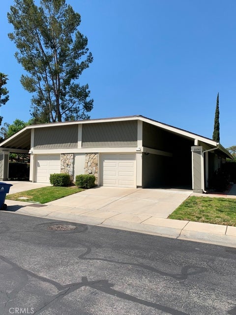 Photo of 22741 Bassett Street, West Hills, CA 91307 (MLS # SR26187531)