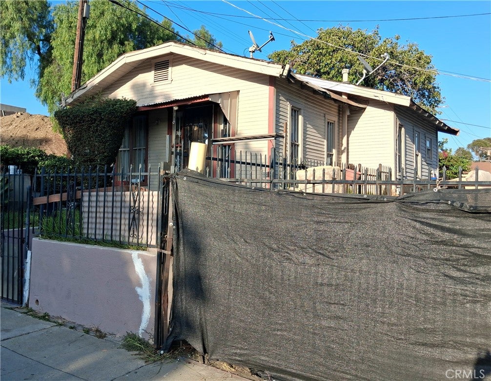 11714 S San Pedro