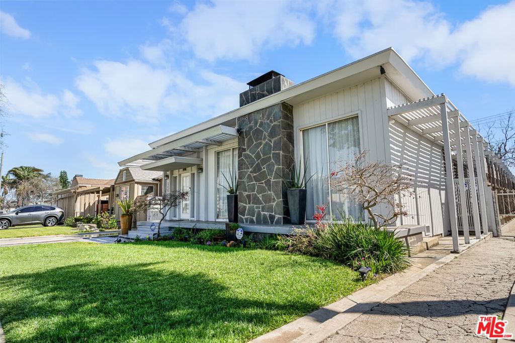 308 W Ellis Avenue