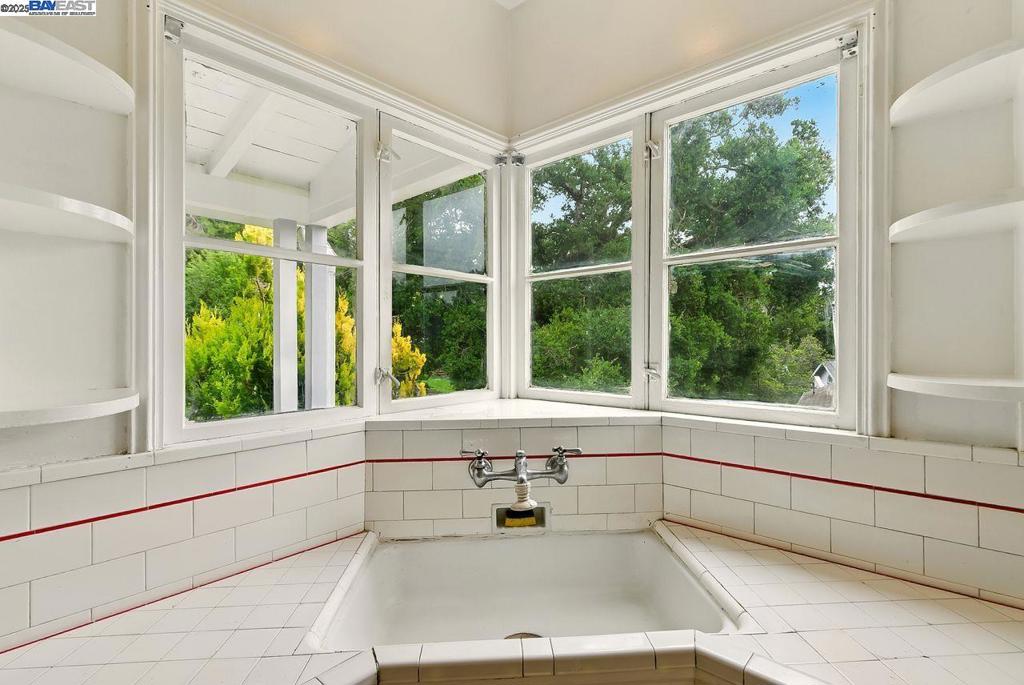 MONTCLAIR - Residential