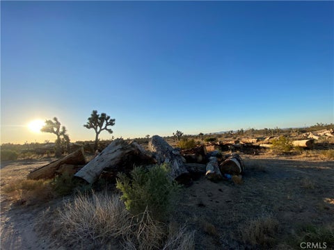 Photo of 0 Sunset Road, Phelan, CA 92371 (MLS # HD25093308)
