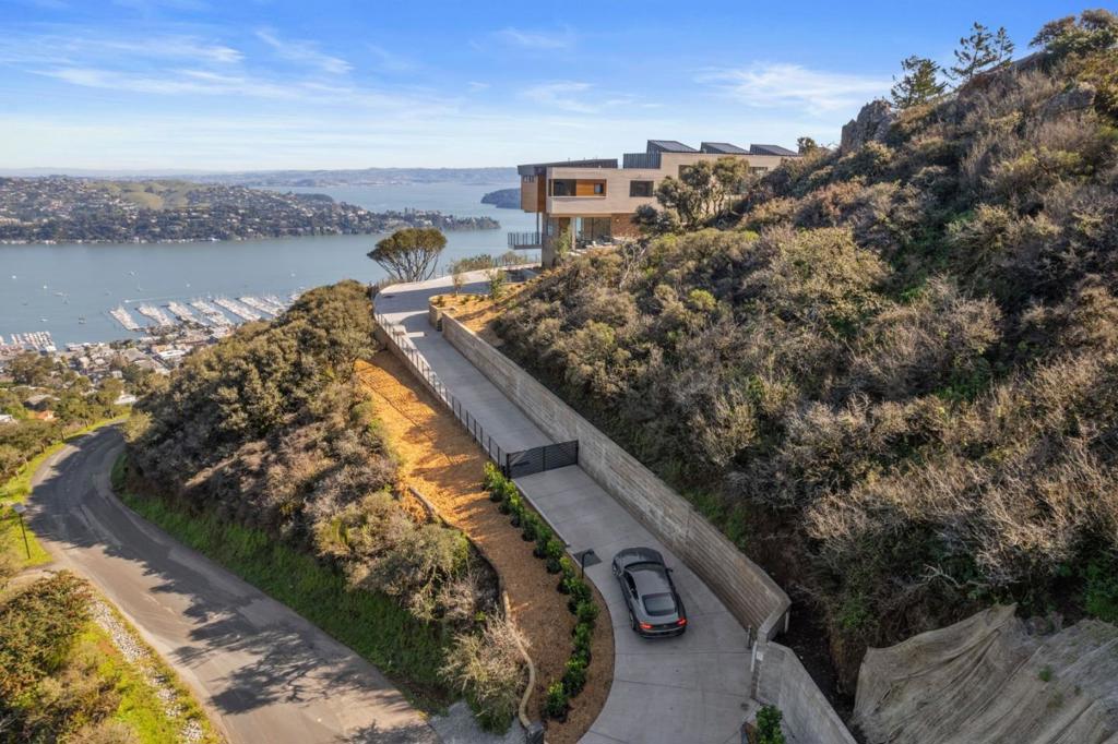 3 Wolfback Ridge Road