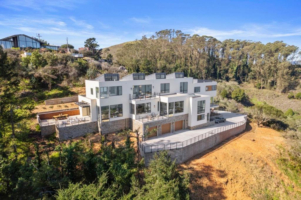 3 Wolfback Ridge Road