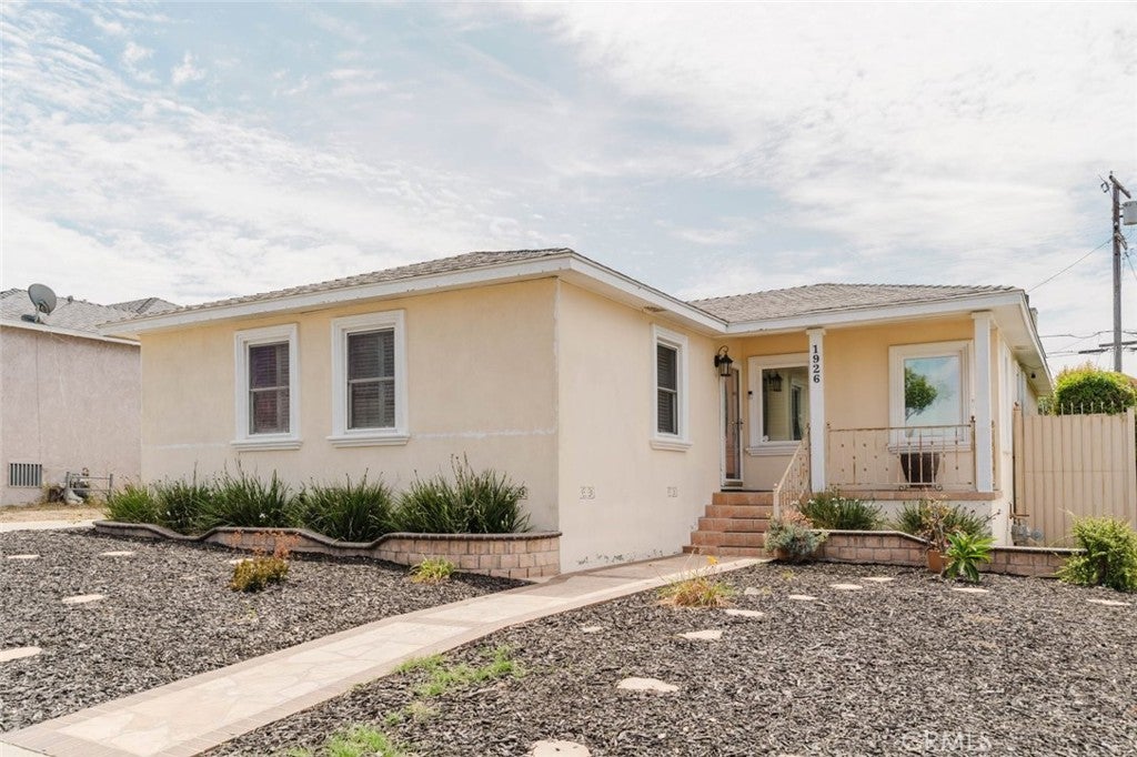 1926 Thoreau Street, Los Angeles CA 90047