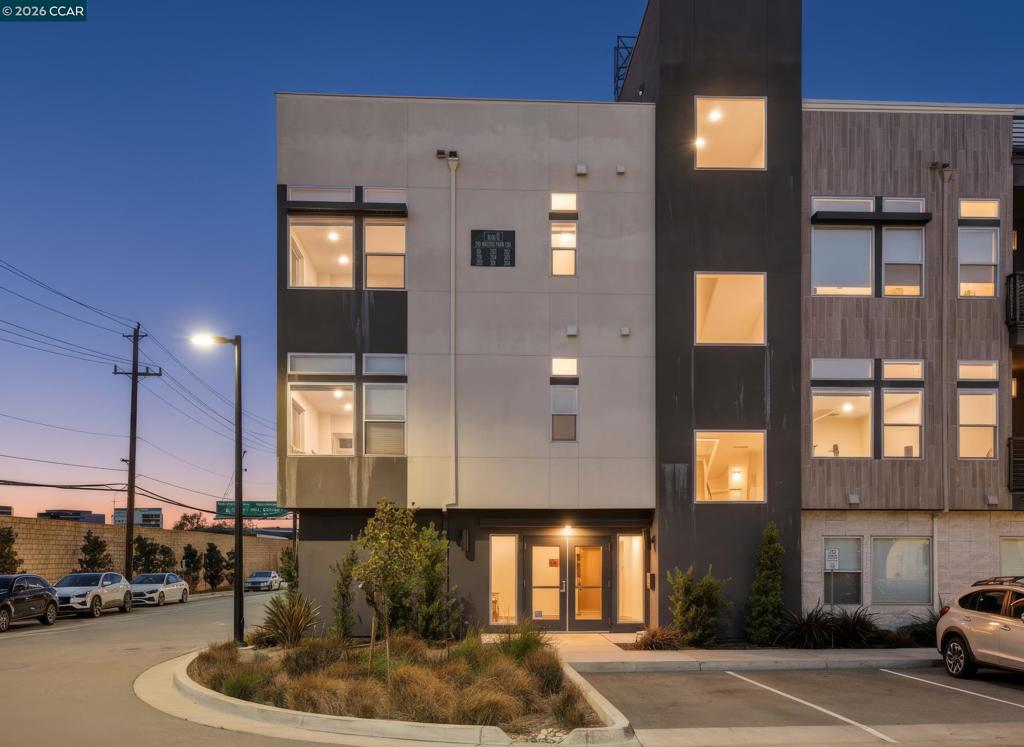 210 Waters Park Cir 304