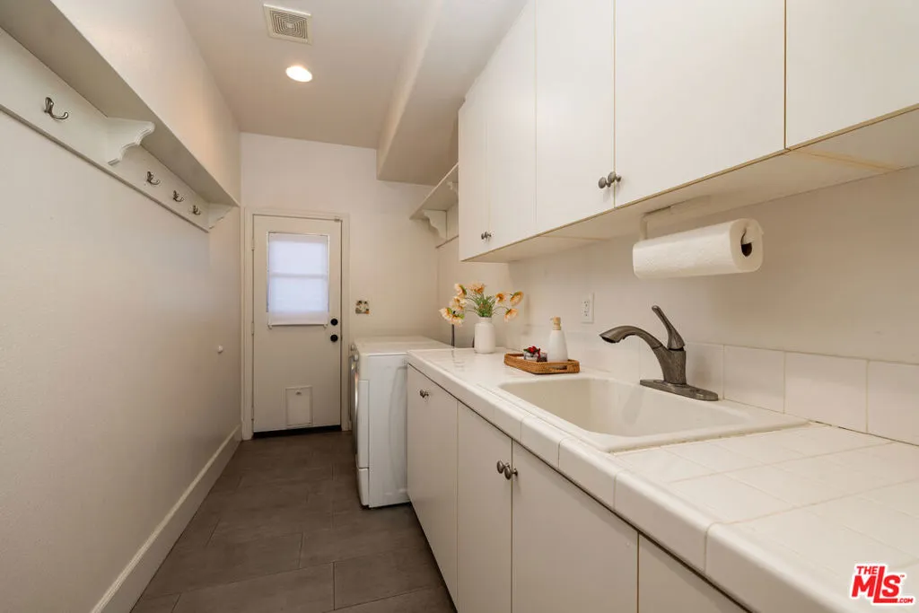 Camarillo, California 93010, United States, 5 Bedrooms Bedrooms, ,5 BathroomsBathrooms,Residential,Active,189478