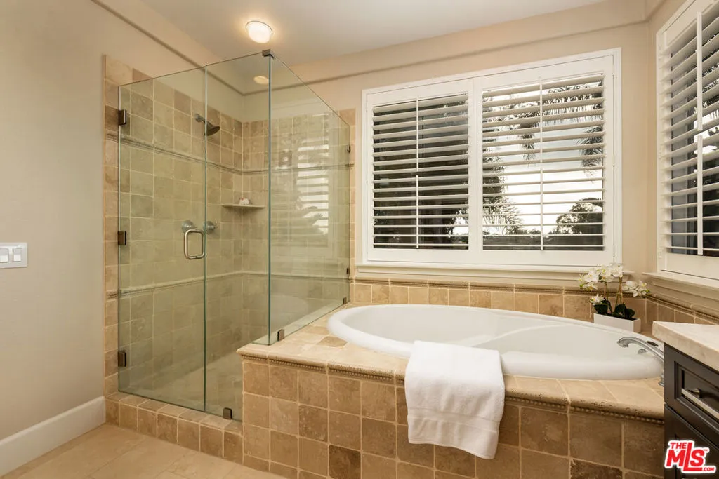 Camarillo, California 93010, United States, 5 Bedrooms Bedrooms, ,5 BathroomsBathrooms,Residential,Active,189478